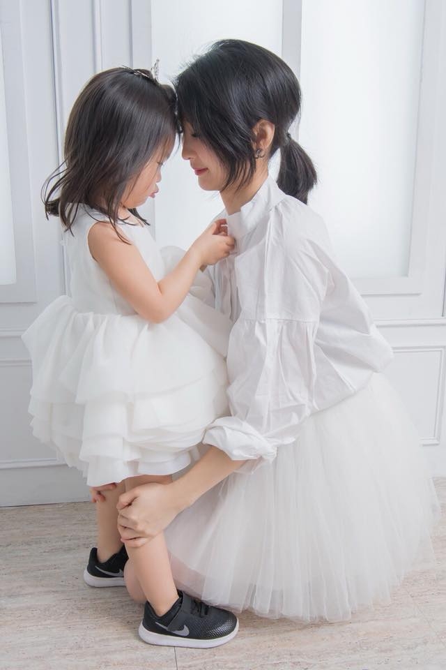 芽芽與女兒幸福合照