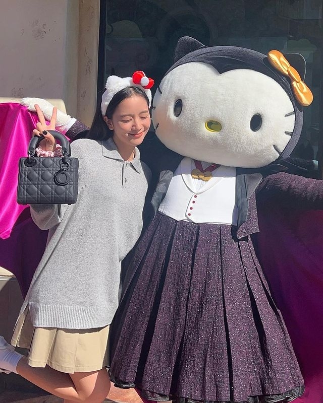 JISOO是Hello Kitty迷！