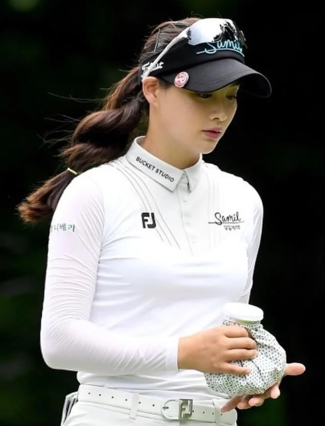 Rain遭爆料出軌對象神似金泰希