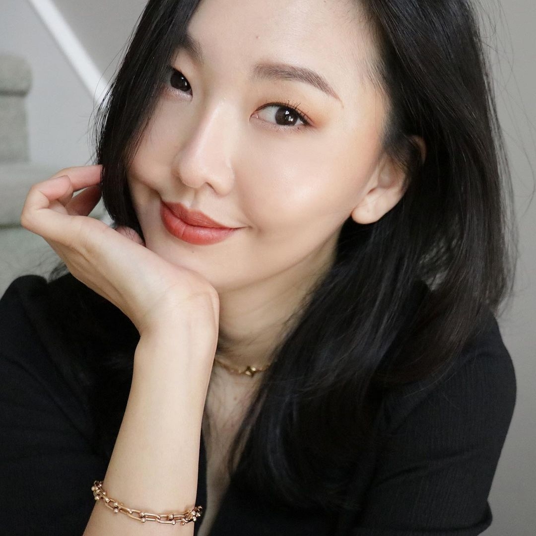 美妝YouTuber「 Catie」
