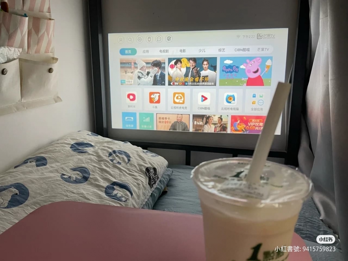 床上就可以投影,懶人追劇