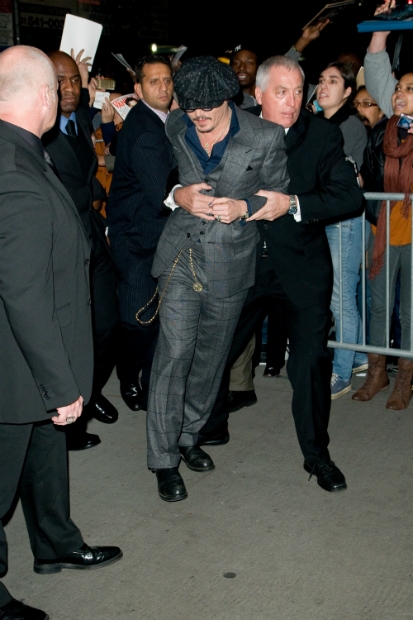 強尼戴普多次為了簽名被保鑣帶走