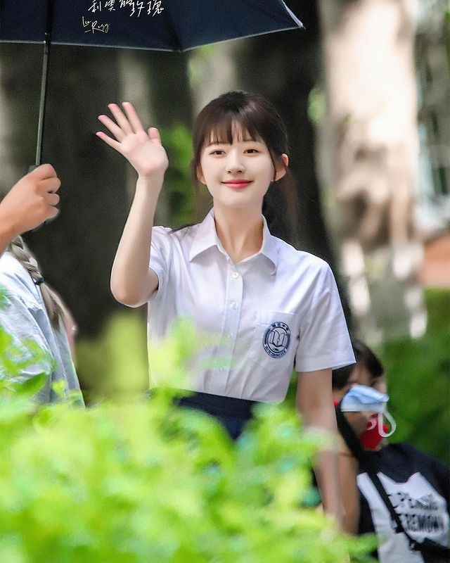趙露思在《偷偷藏不住》校服照曝光