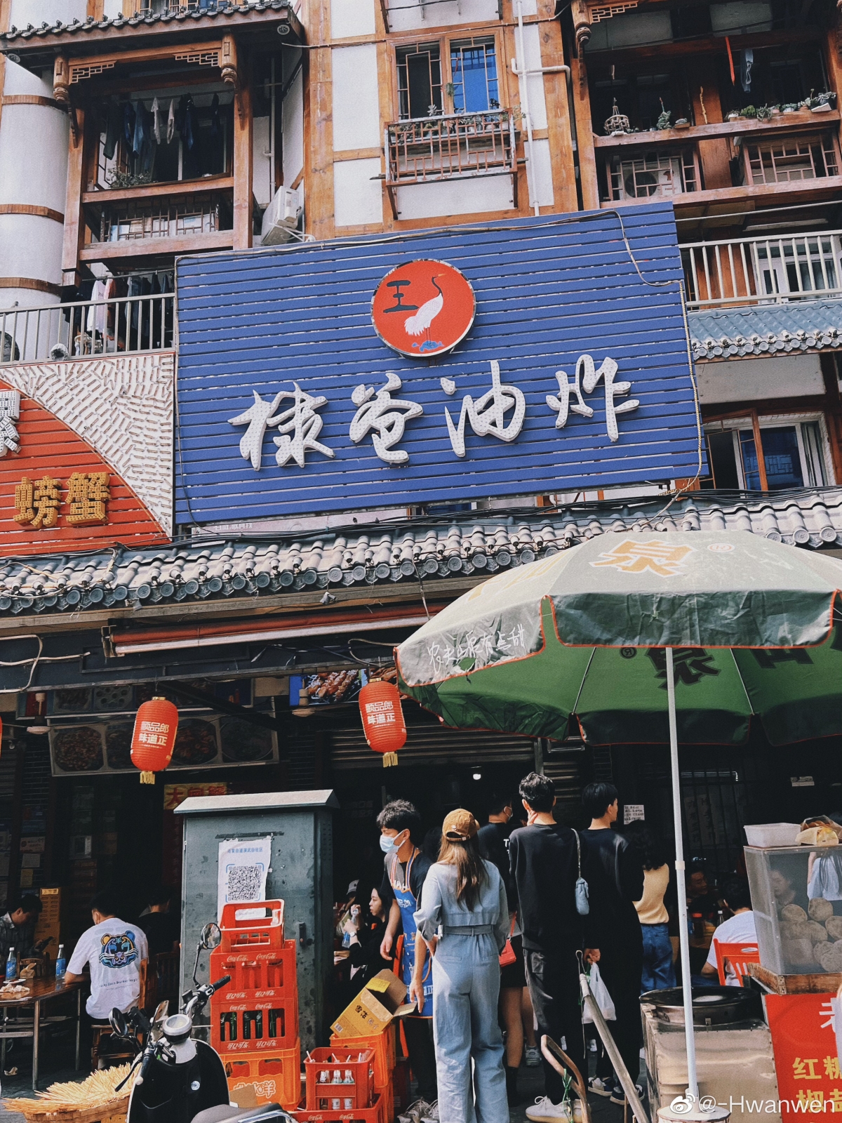 「棣爸油炸」生意火熱，粉絲們會揪團前去朝聖。