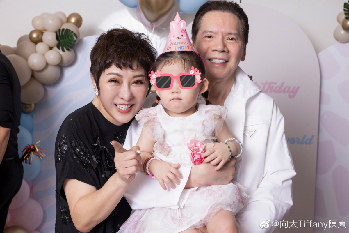 向太與老公特地飛來台灣慶祝孫子生日