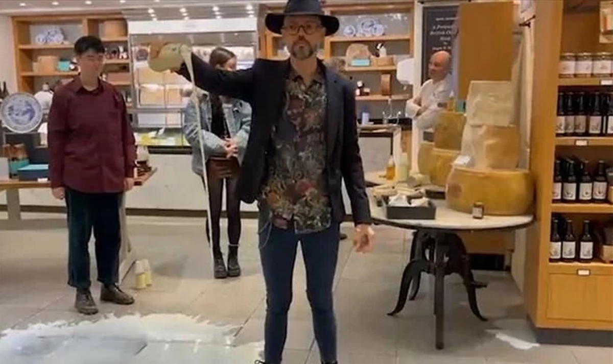 英國素食者團結抗議牛奶