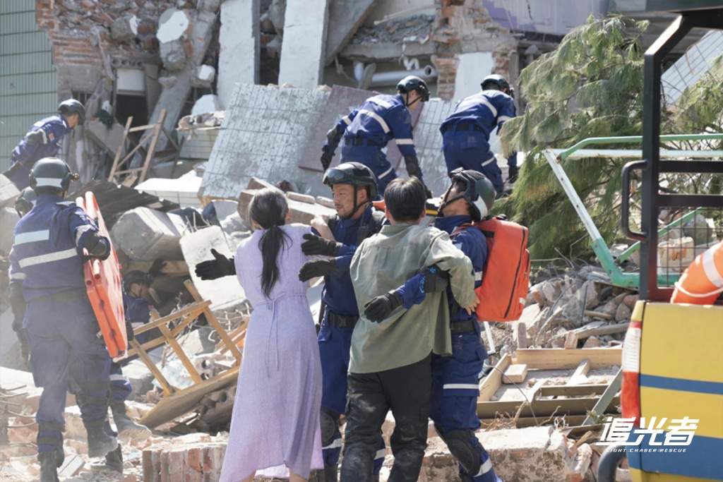 《追光者》在拍攝現場也是相當驚心動魄，許多實景都是玩真的。