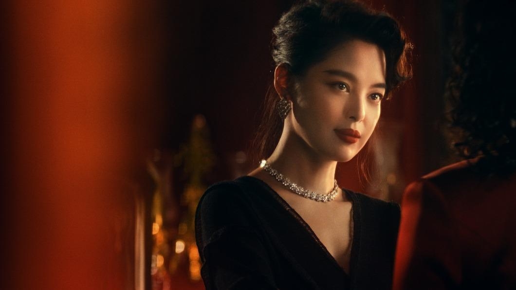 辛芷蕾在《繁花》走性感華貴的路線,氣勢逼人。