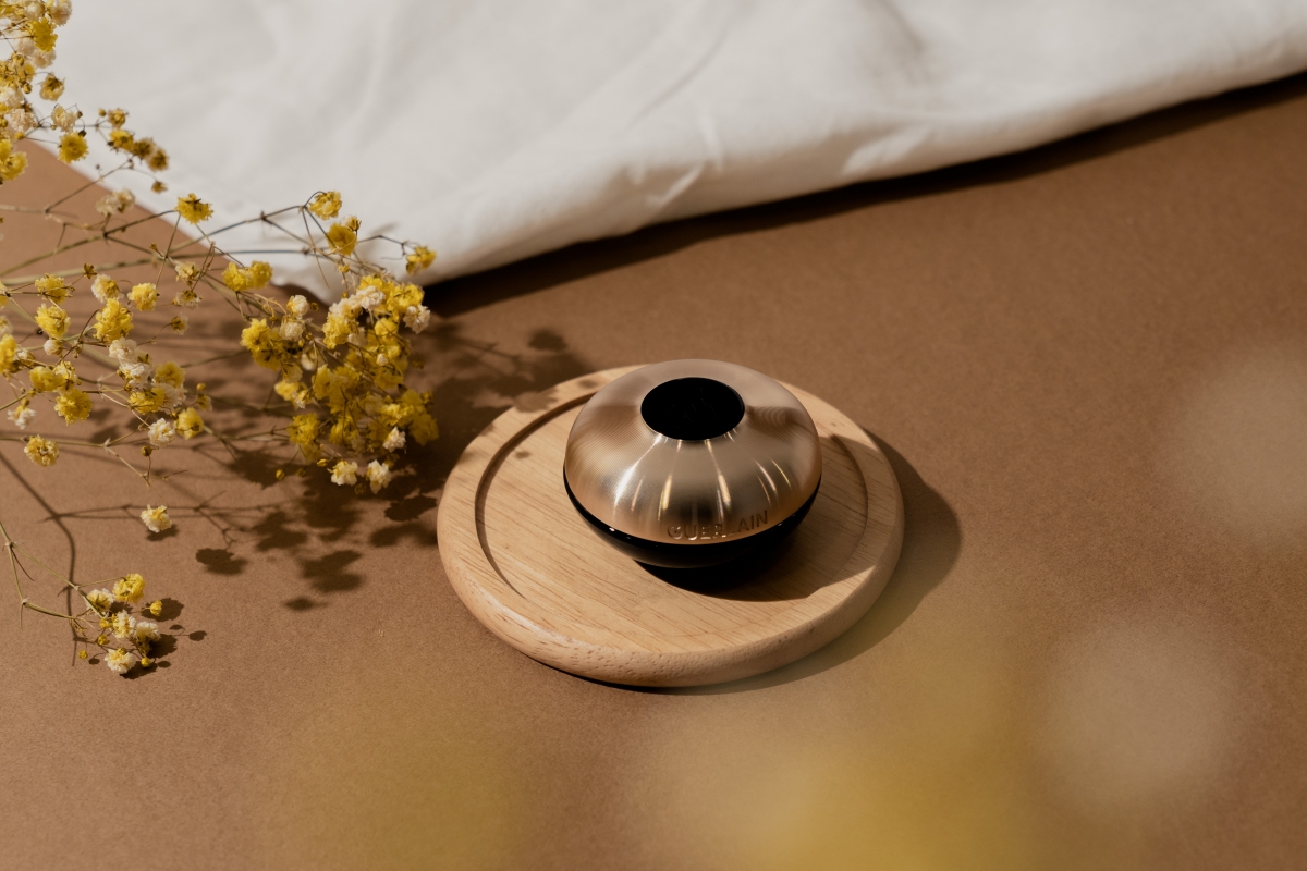 嬌蘭 蘭鑽極萃氧生眼唇霜(附蘭鑽精瓷緊緻按摩儀)20ml,NT$11,800