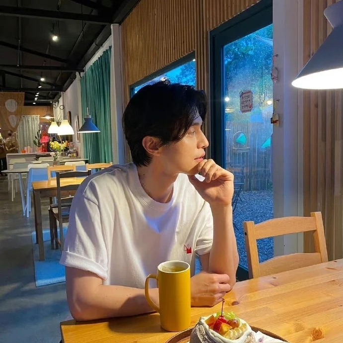 李棟旭：「不運動也沒關係！大腿發胖沒關係！」