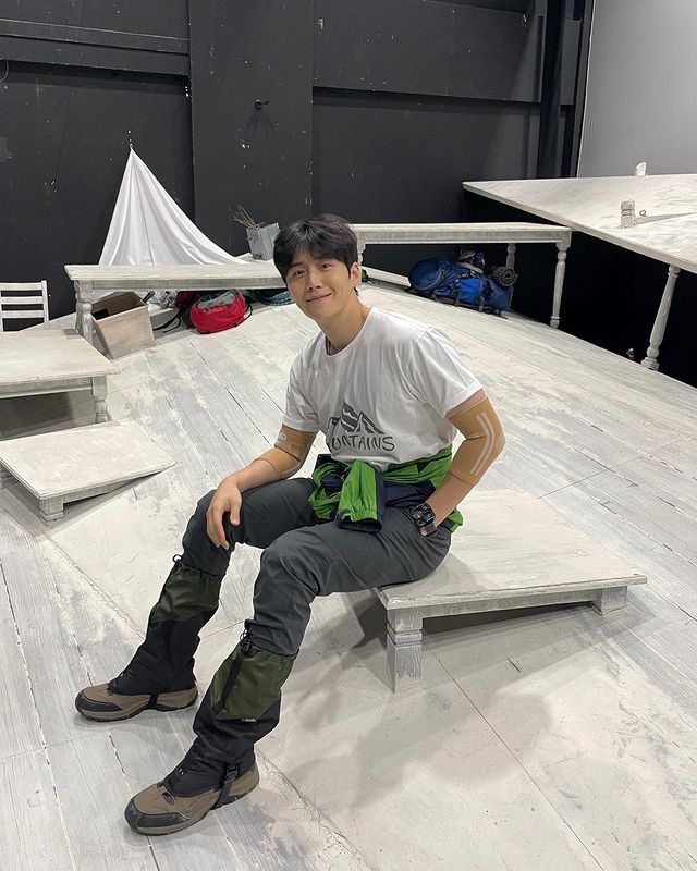 金宣虎以舞台劇演員身分重返演藝圈