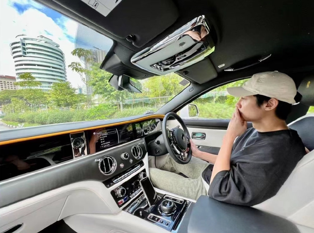 房祖名同天曬勞斯萊斯