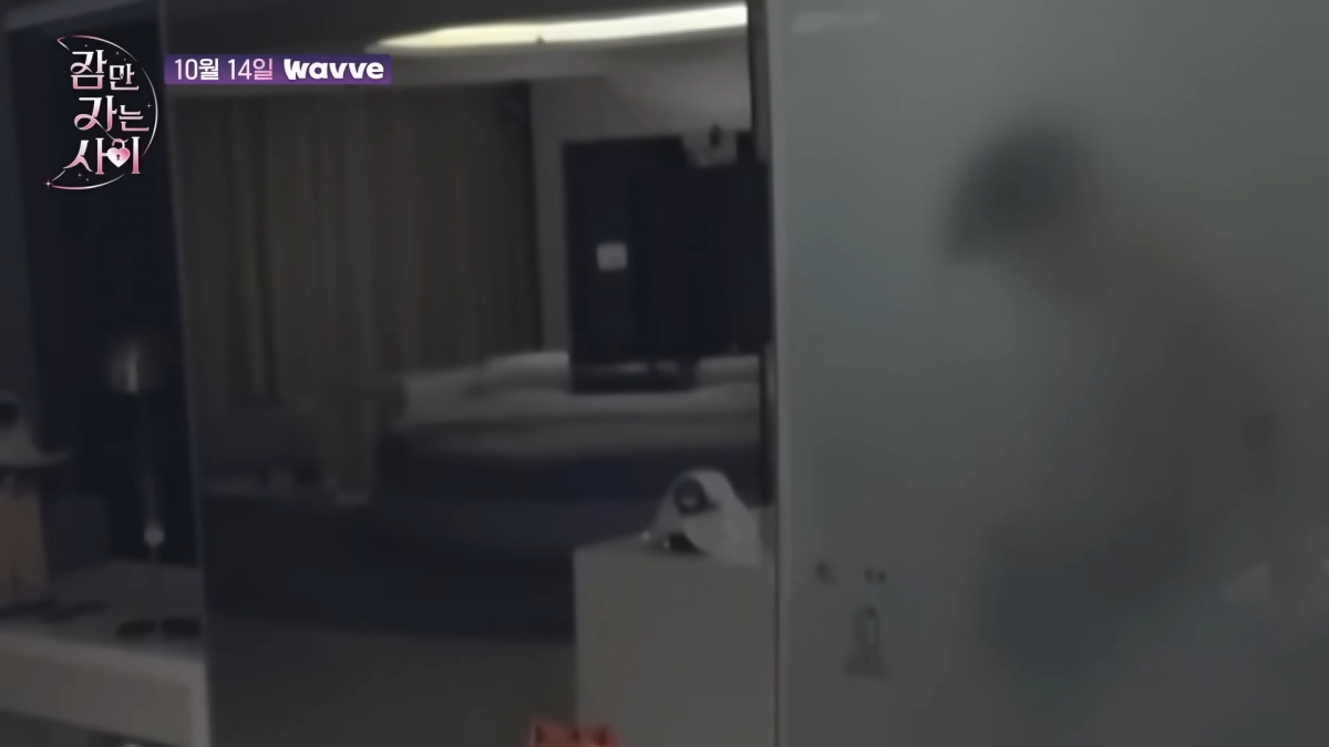 摸大腿調情、霧面玻璃讓人臉紅心跳