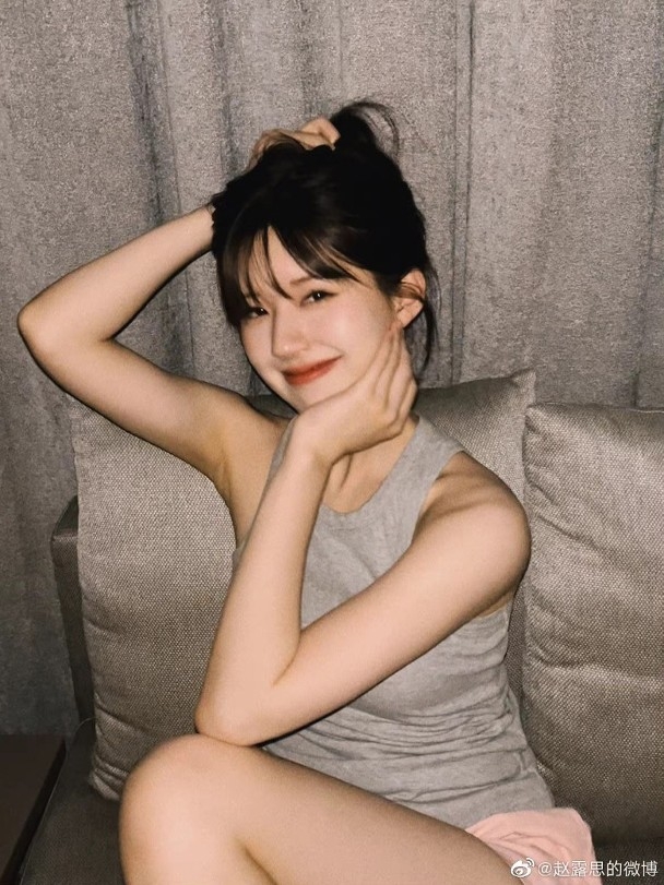 趙露思今年23歲