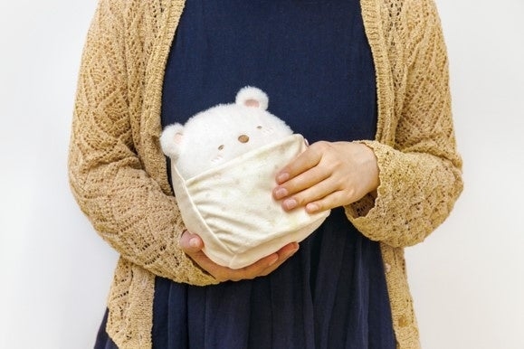 角落生物寶寶系列玩偶大小正好可以抱入懷中