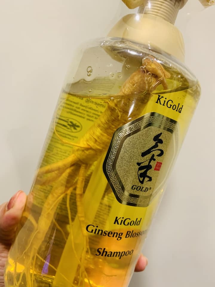 透明瓶身可以看到一整根人蔘