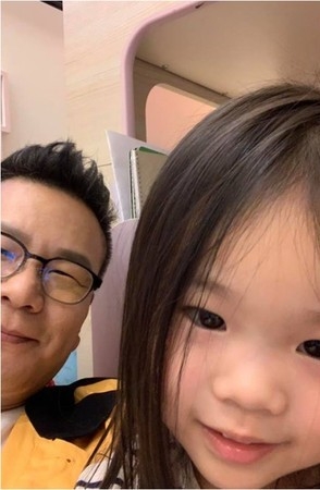 女兒自拍超可愛