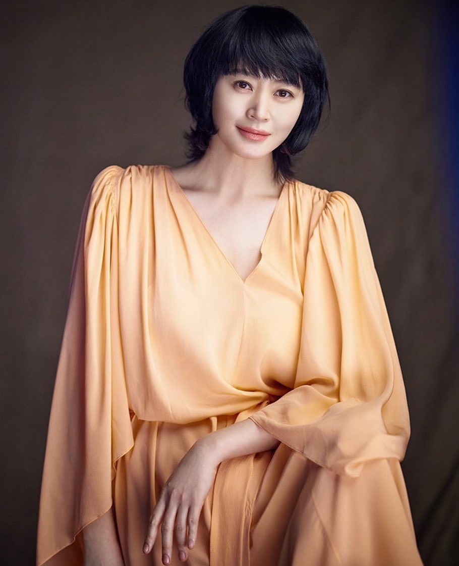 金憓秀總是照顧著身邊的人,是演藝圈當中暖心的大姊姊。