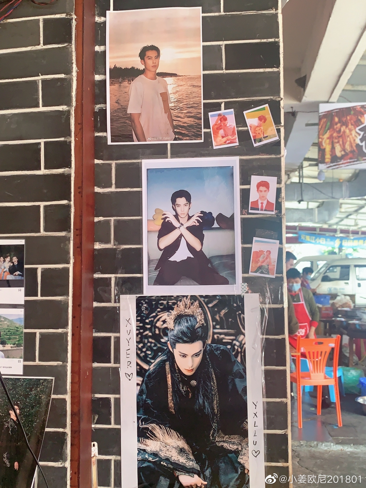 「棣爸油炸」牆壁上都是王鶴棣海報。