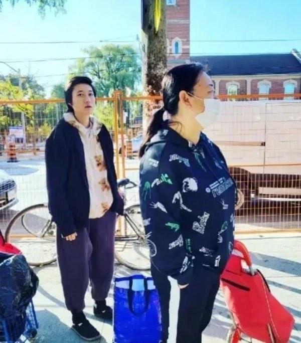 吳卓林在加拿大的生活似乎不順利