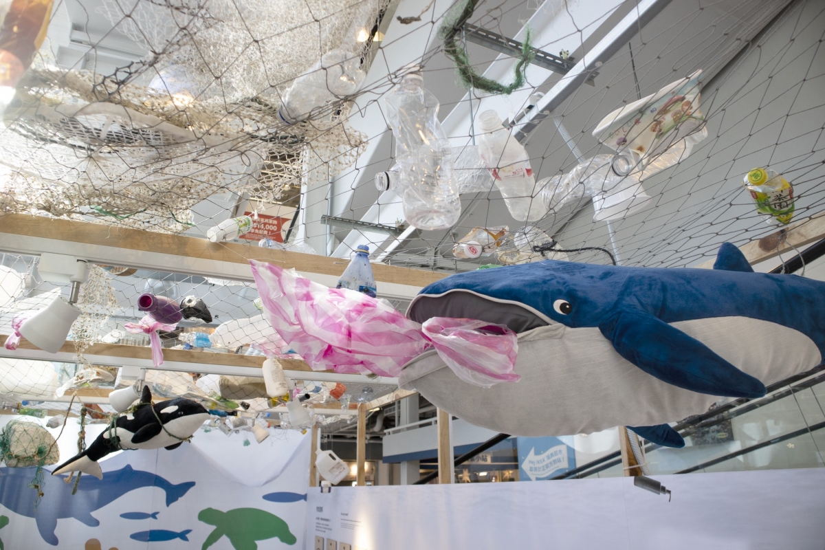 IKEA蓋了一間海廢體驗屋！這間小屋是員工自發性前往淨灘，將撿回來的海廢清洗過後搭建而成的！