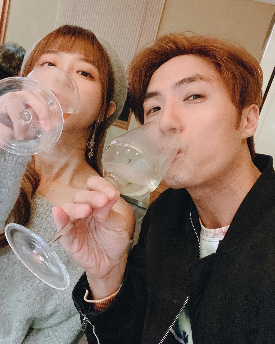 洪詩、李運慶公開認愛，以結婚為前提交往