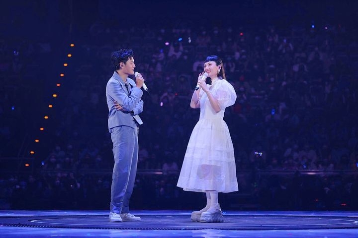 魏如萱擔任周興哲演唱會嘉賓