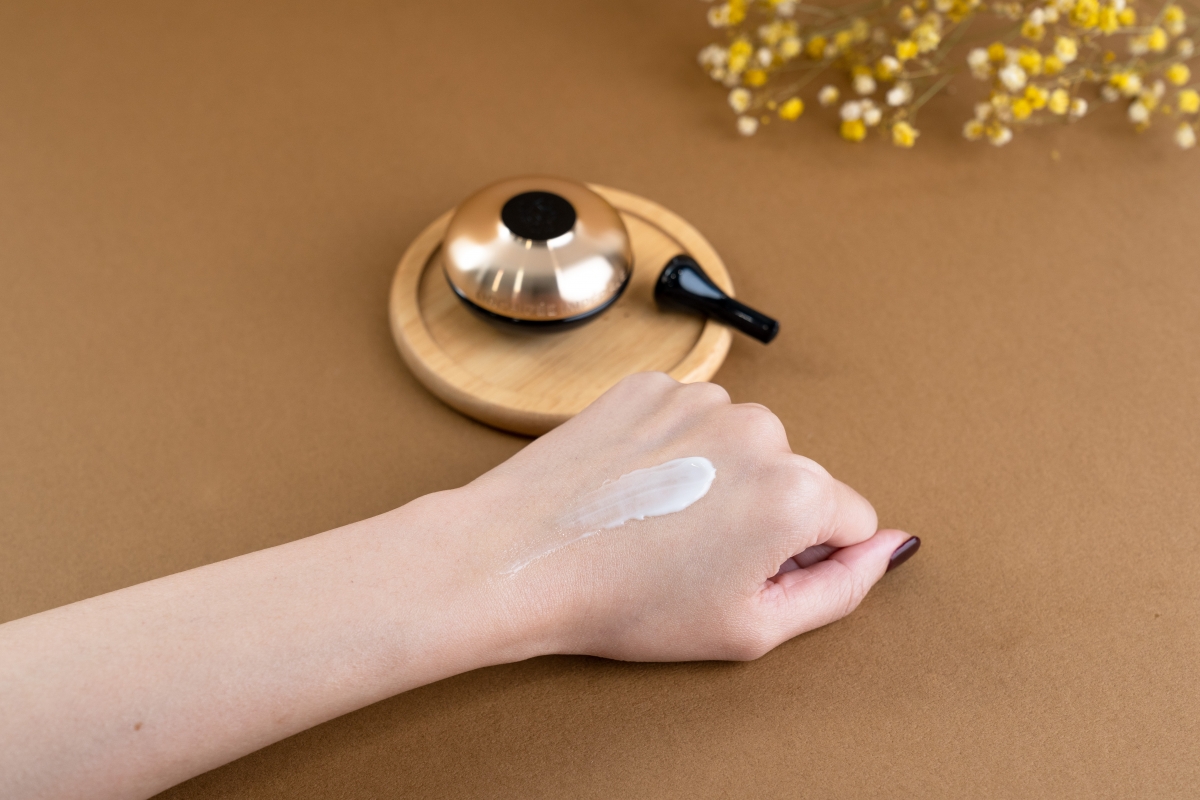 嬌蘭 蘭鑽極萃氧生眼唇霜(附蘭鑽精瓷緊緻按摩儀)20ml,NT$11,800