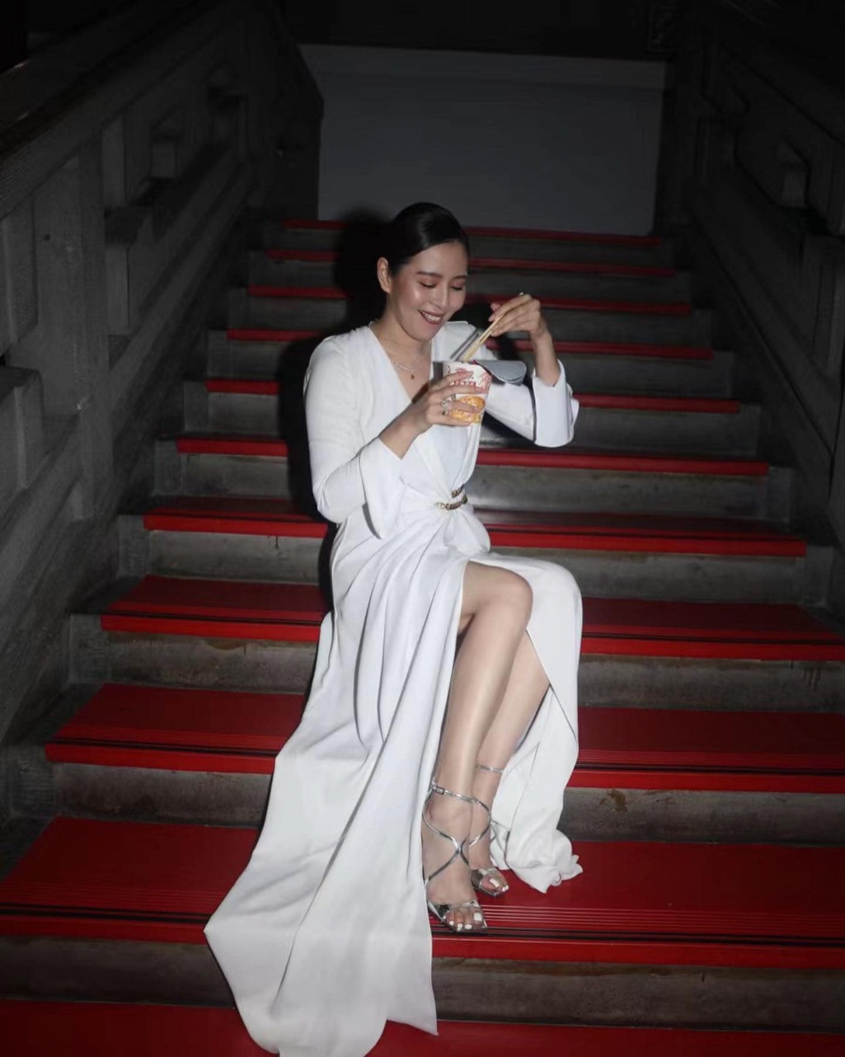 言言大秀修長美腿