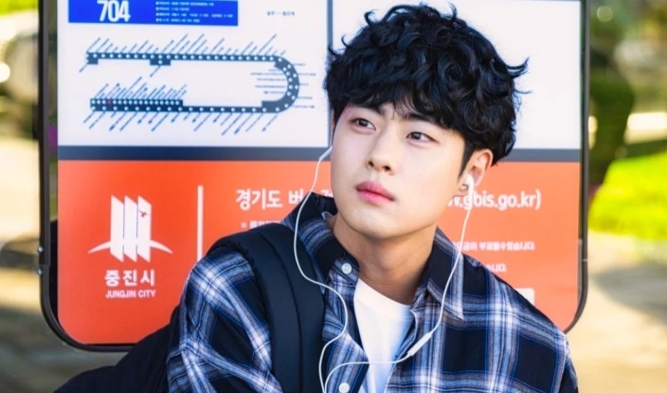 趙炳圭在演藝事業迎來高峰之際被爆出校園暴力爭議