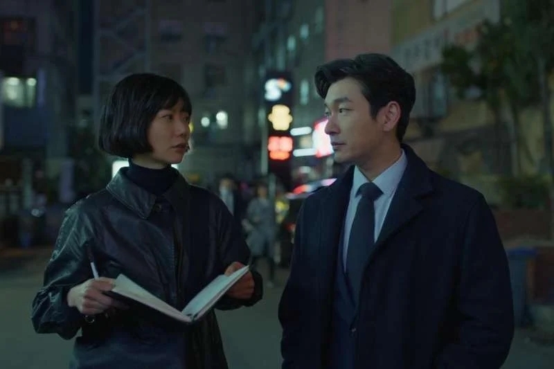 《秘密森林》由曹承佑、裴斗娜主演