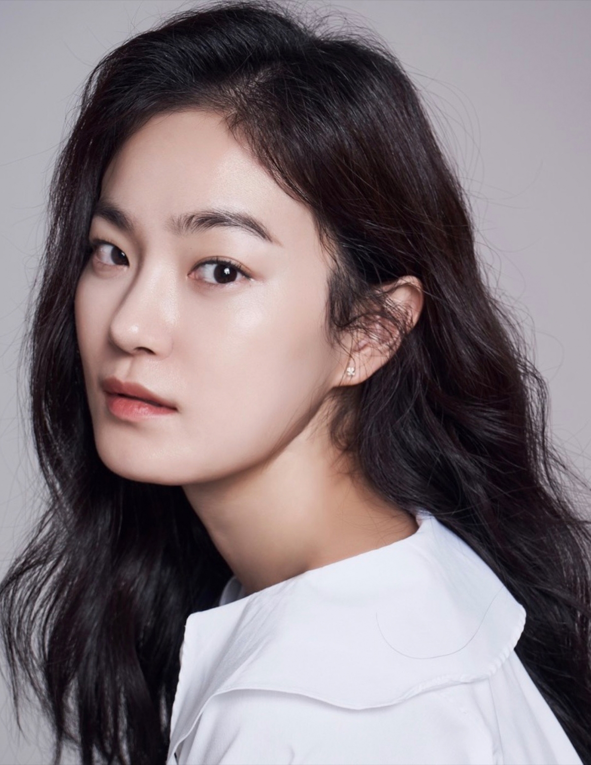 南韓女星玉子妍美貌與智慧兼具,小編覺得她撞臉台劇女王曾珮瑜。