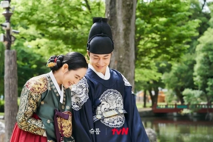 《王后傘下》裴仁赫＆金惠秀