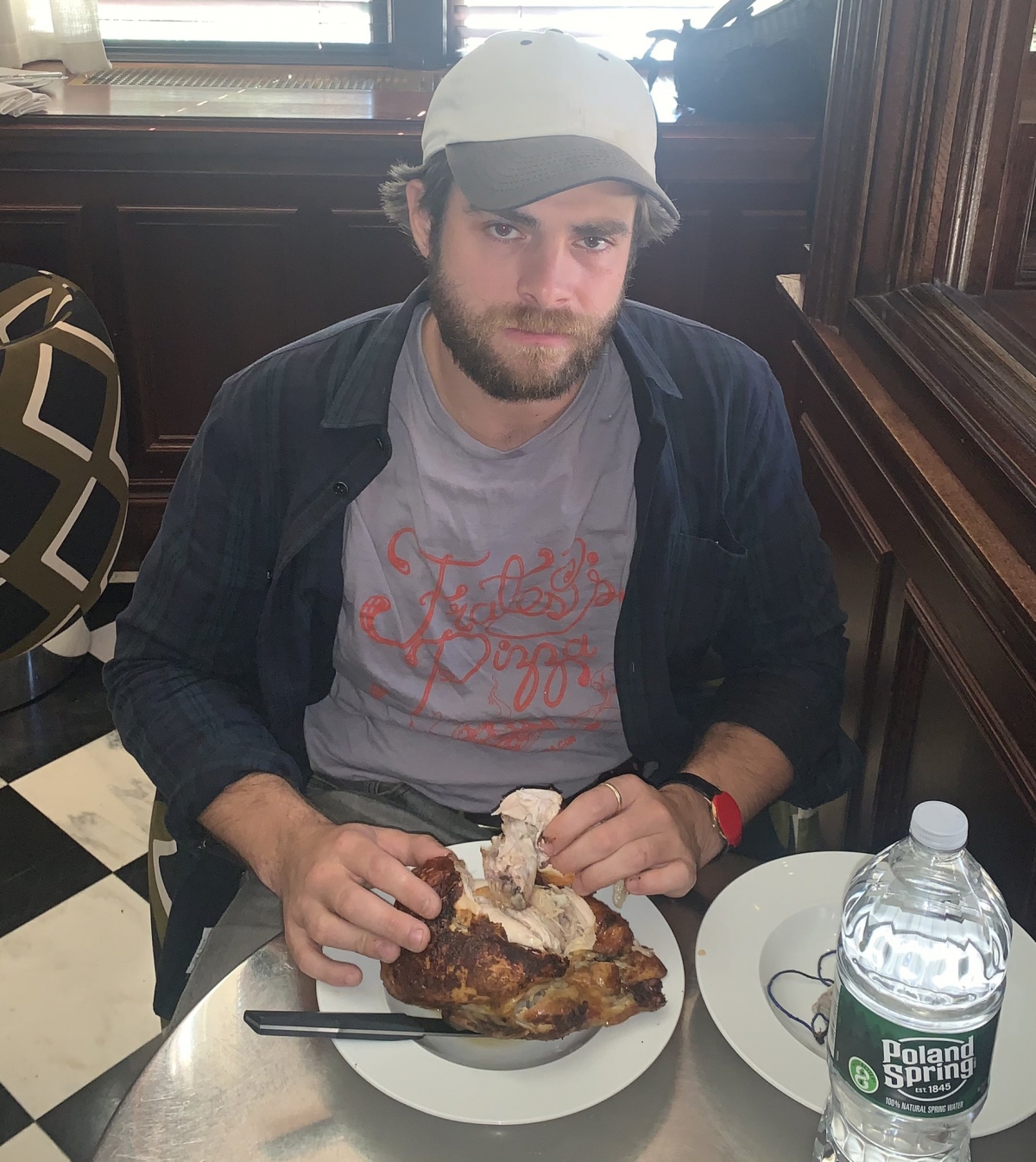 美國男子Alexander Tominsky挑戰連續40天吃雞