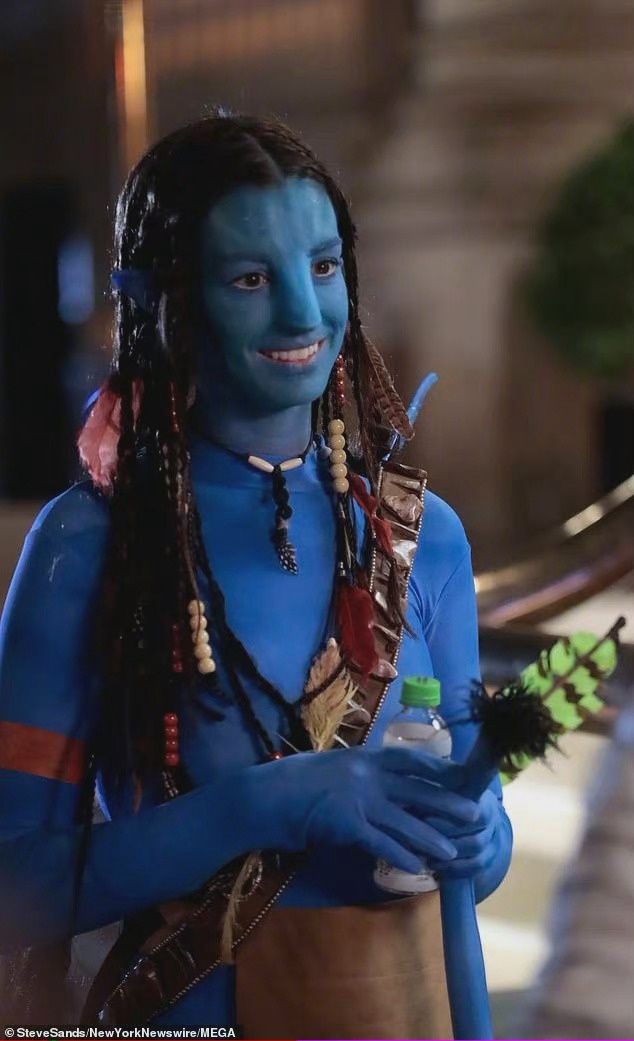 安海瑟薇扮成納美人