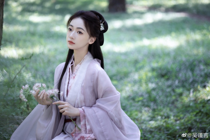 這一身古裝美女造型讓吳謹言廣受好評。