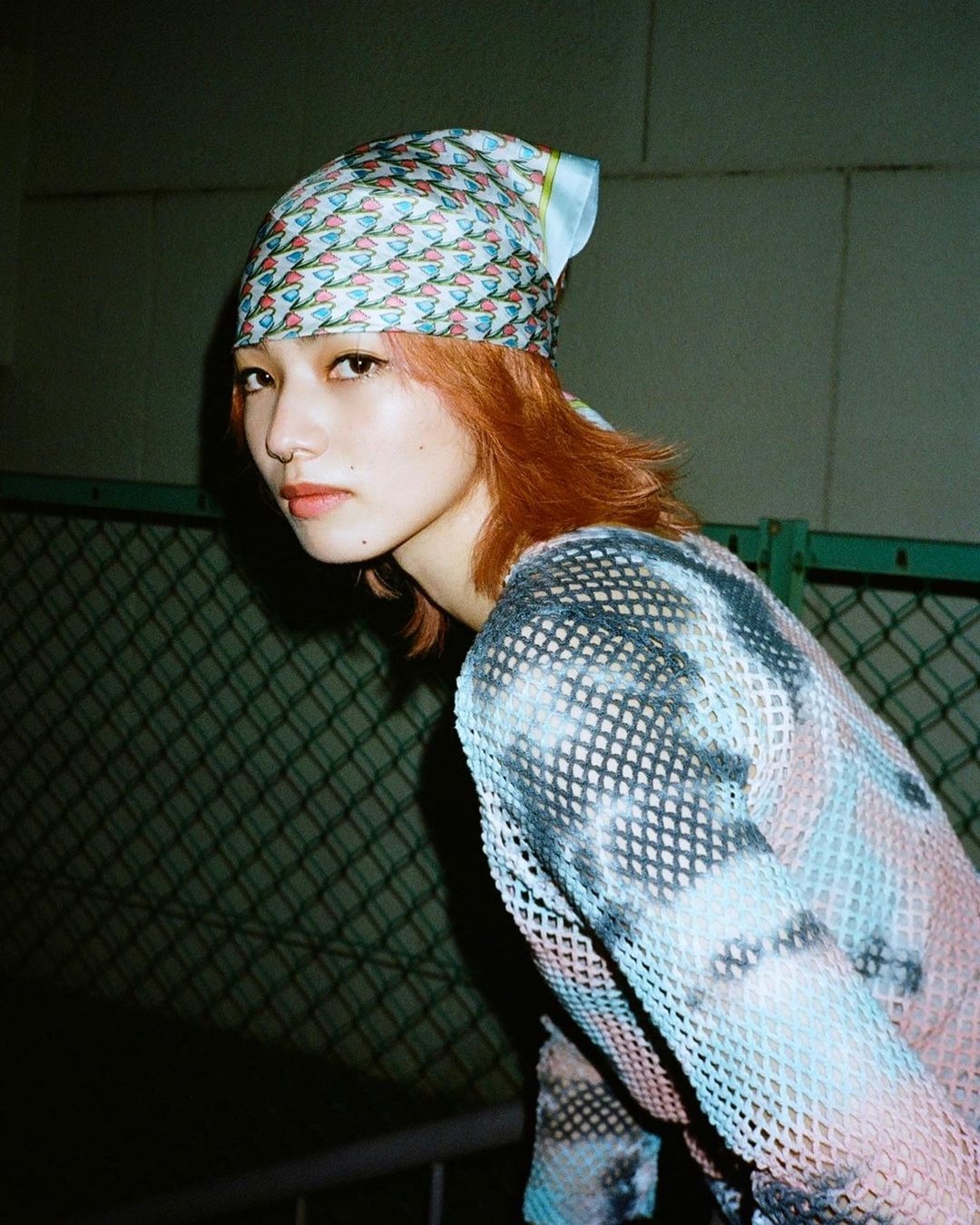 眼神有點慵懶＋迷幻的小松菜奈