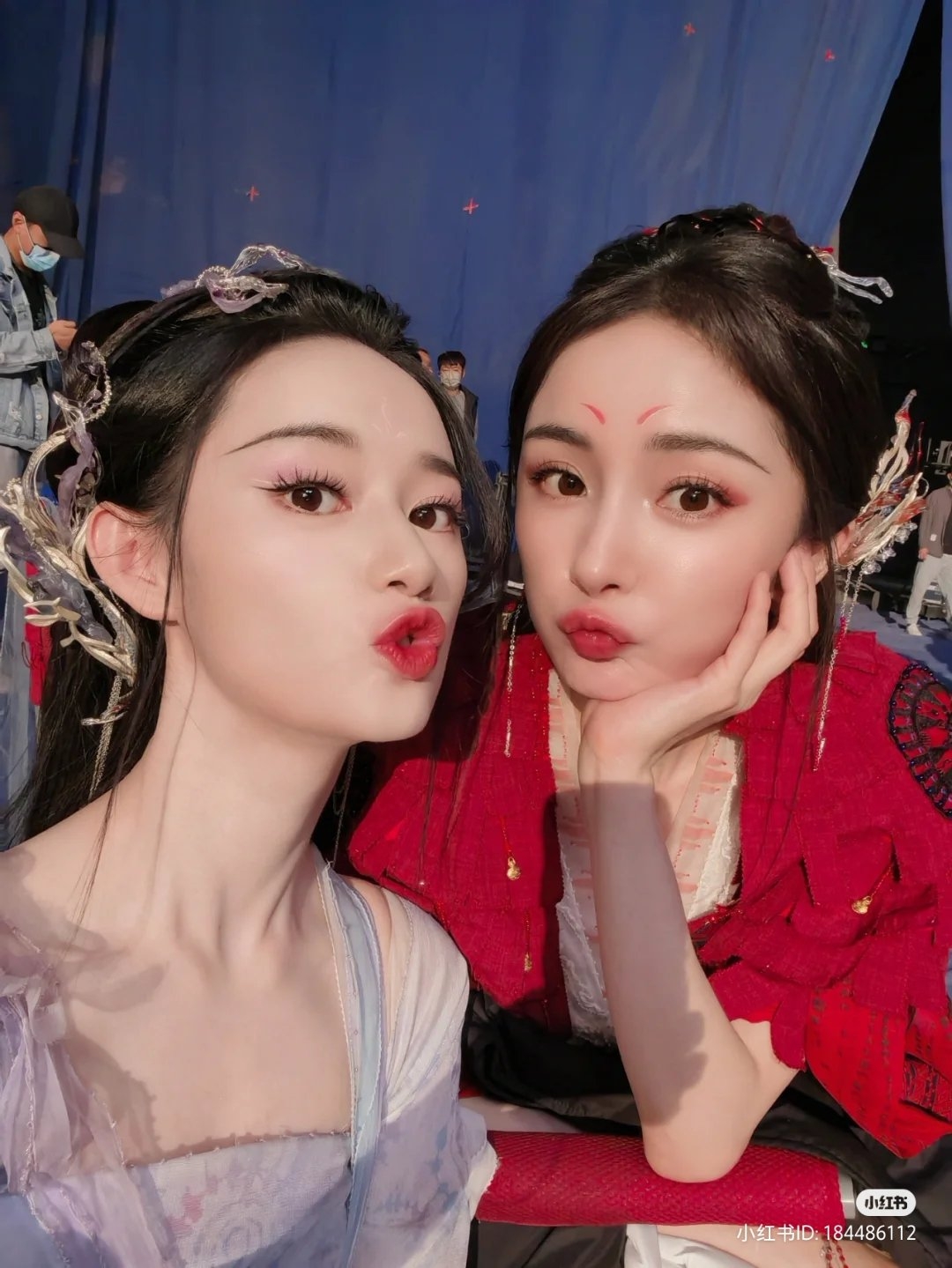 楊冪和郭曉婷在《狐妖小紅娘》飾演一對姊妹花。