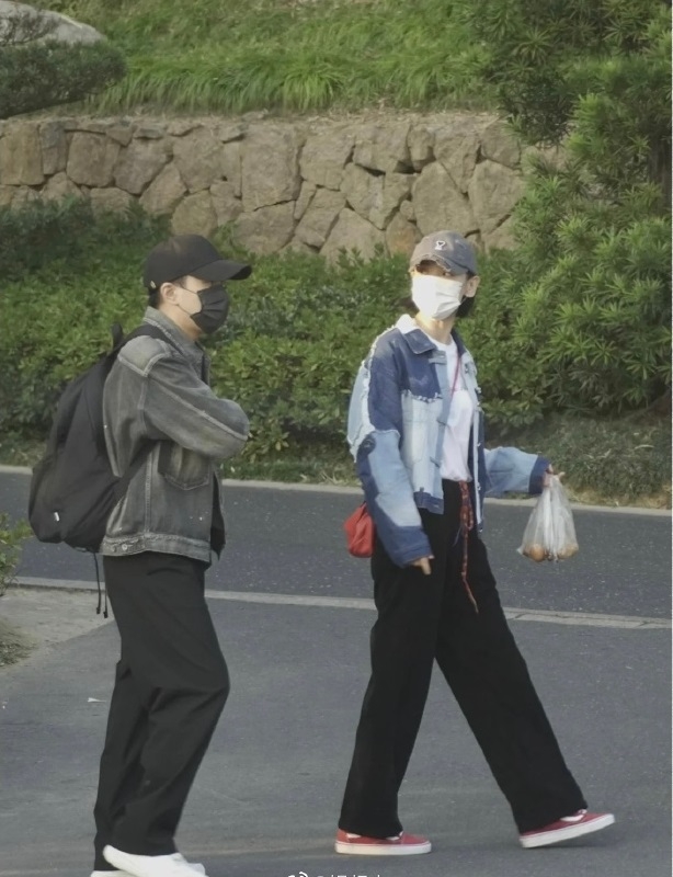 劉愷威本月初被網友直擊與一名女子共同出遊。