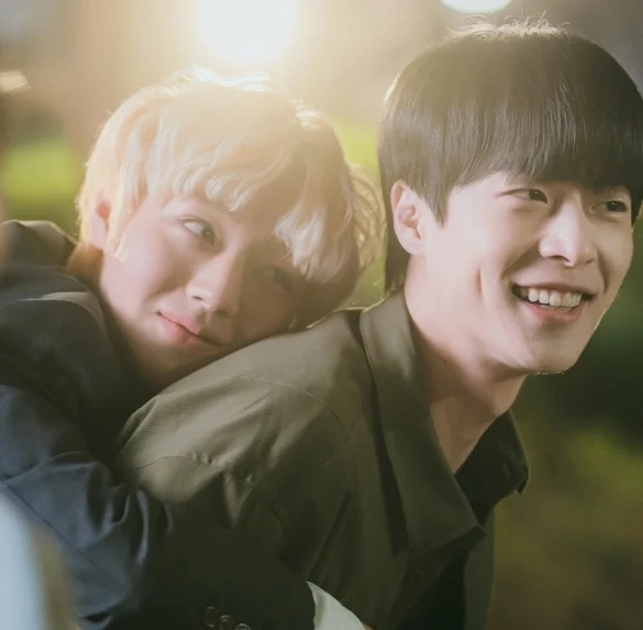 《遠看是蔚藍的春天》