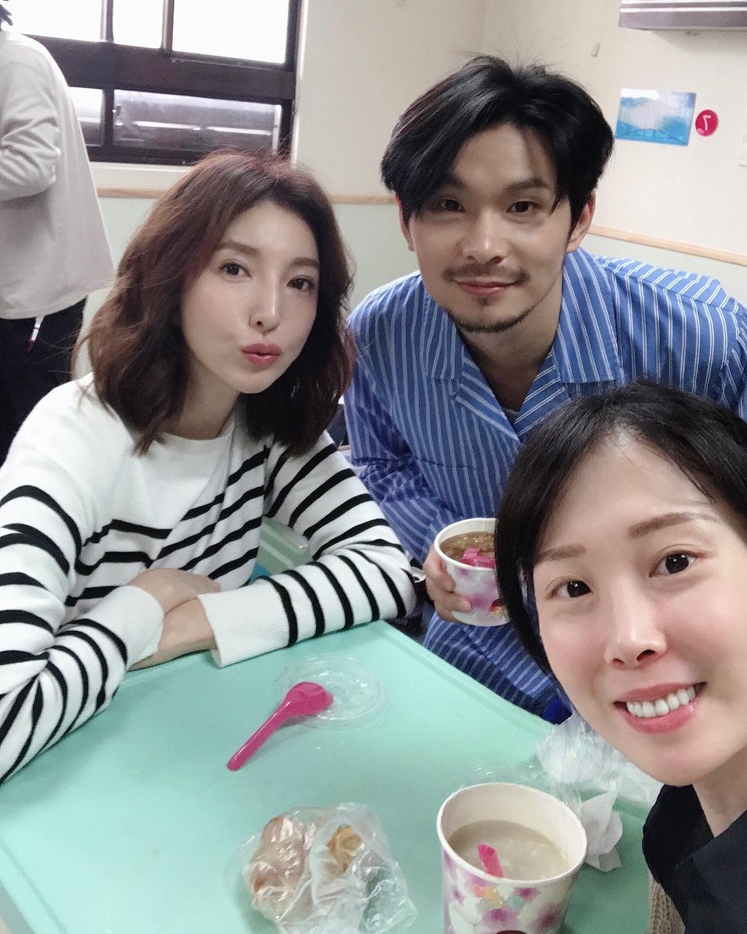 蔡亘晏在《鏡子森林》當中與楊謹華和姚淳耀對戲。