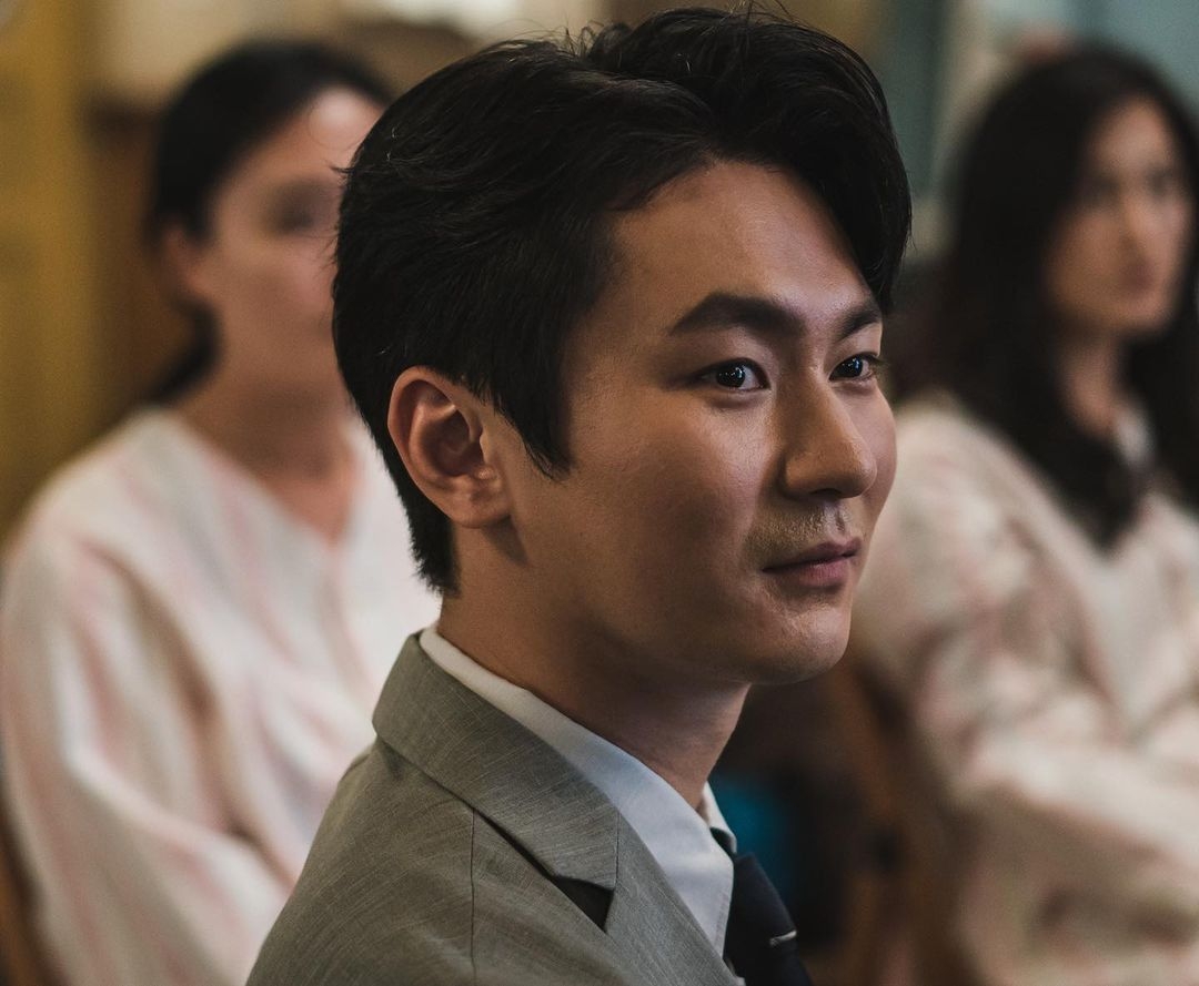 在話劇領域站穩腳跟的姜基棟演技扎實。