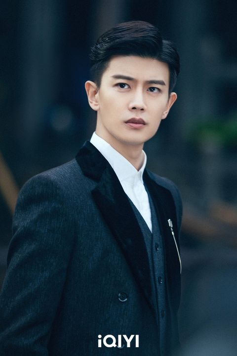 任嘉倫在《請君》當中的現代造型俊朗帥氣。