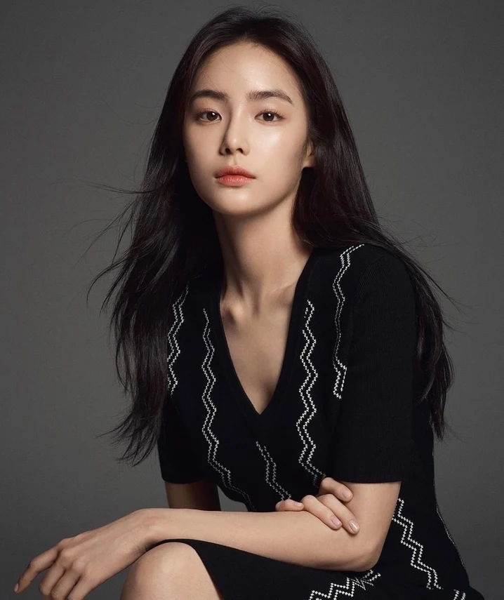 洪秀珠與高允貞同經紀公司