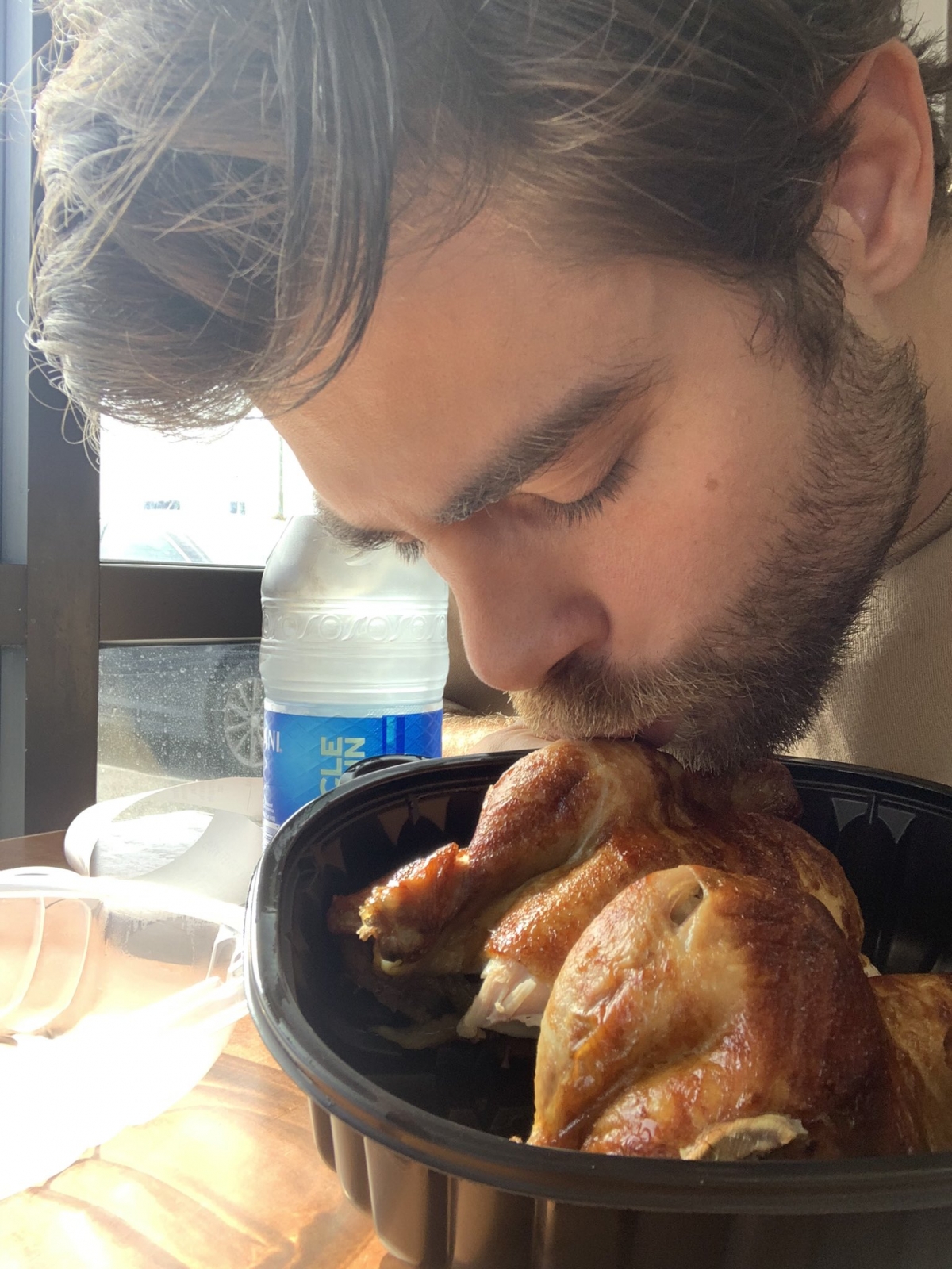 美國男子Alexander Tominsky挑戰連續40天吃雞