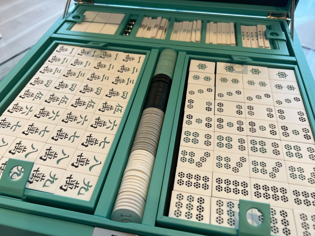 一打開Tiffany麻將組,湖水綠就美到令人屏息