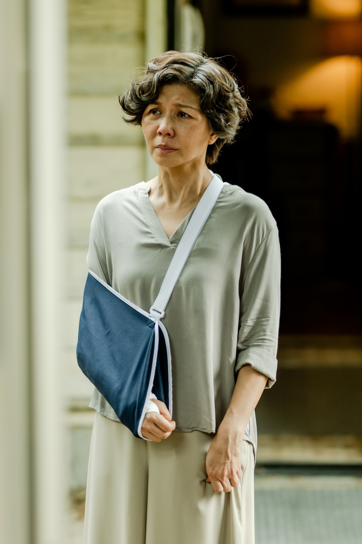 于子育在《她和她的她》當中飽含淚水,對於情緒的掌握相當到位,時而令人鼻酸,時而令人憤慨。