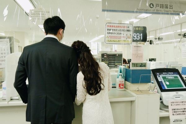 鄭家純結婚登記照