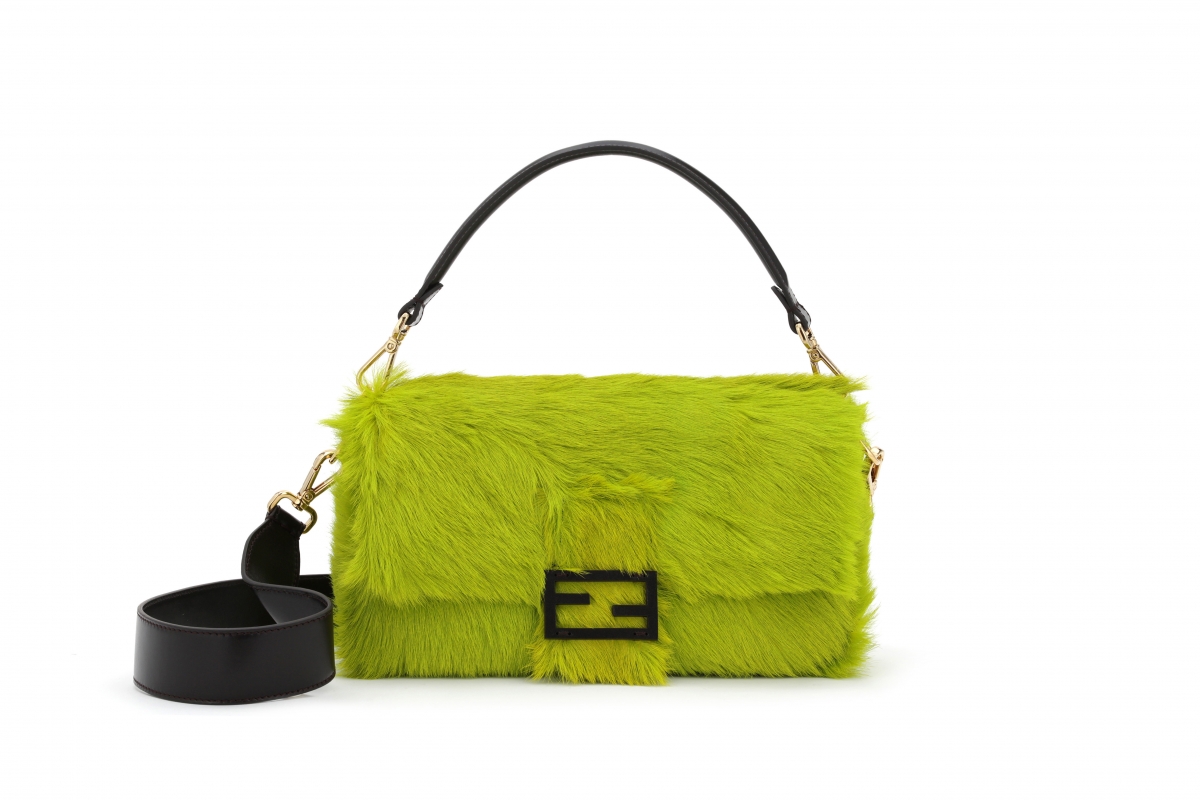 FENDI 毛料Baguette 建議售價NT$118,000。