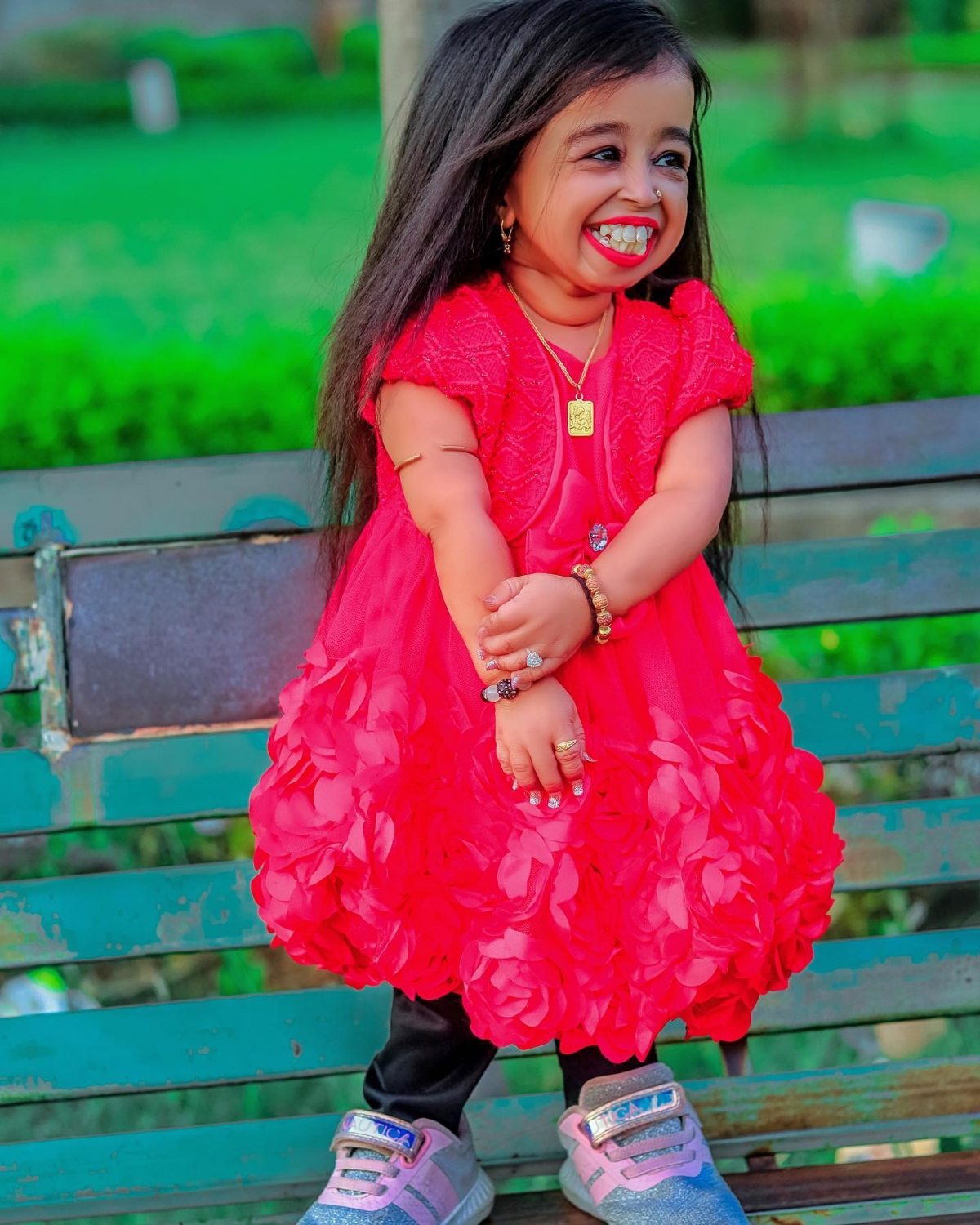 Jyoti Amge苦學拿下碩士學位